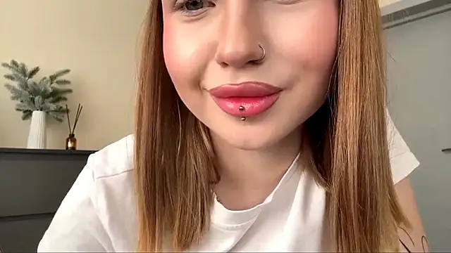 PledHolyのライブXXXチャット