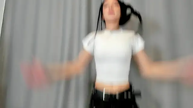 AngelWeimar: διαδικτυακό σόου στην κάμερα