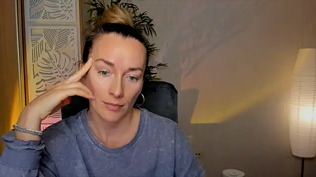 RebeccaMartinezのライブXXXチャット