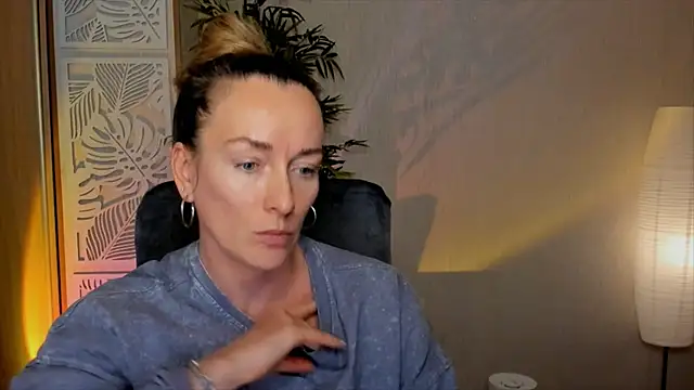 RebeccaMartinezのライブXXXチャット