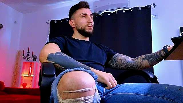 MightyAaron66 Adlı Modelin Canlı XXX Sohbeti