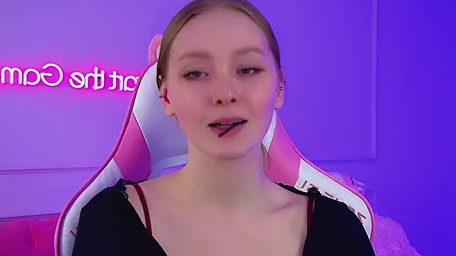 AgataFoxley Adlı Modelin Canlı XXX Sohbeti