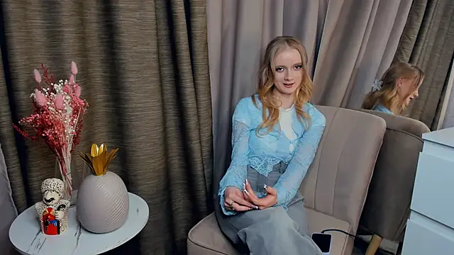 Show modela ErinnStandifer na web-kameri