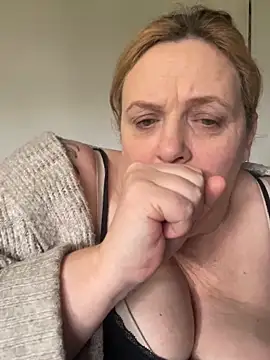 Busty-GilfQuinn – Naživo XXX chat