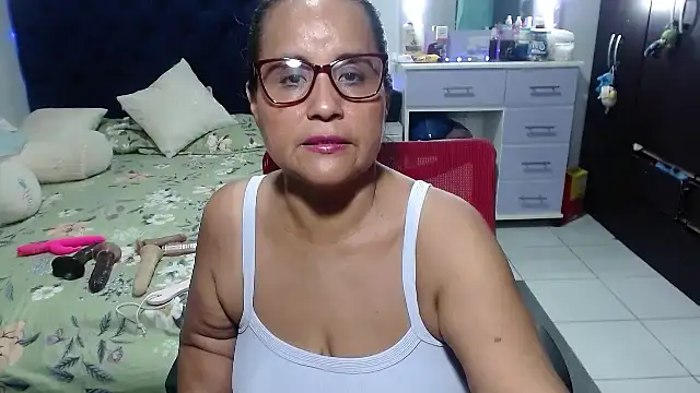 pervert_mommy_ live XXX chat