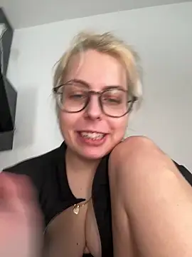 Livewithlucy – Naživo XXX chat