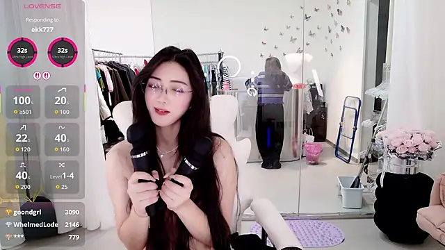 yangyang-777's Webcam Show