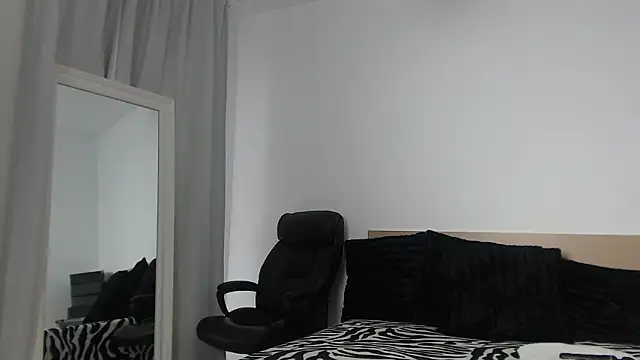 Layla23a Live XXX-chat