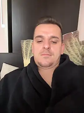 Huge_cock22cm: διαδικτυακό σόου στην κάμερα