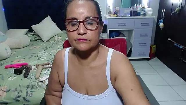 دردشة pervert_mommy_ الجنسية المباشرة