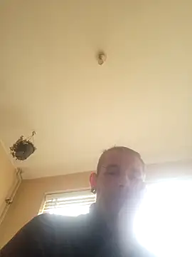 piercingpik: διαδικτυακό σόου στην κάμερα