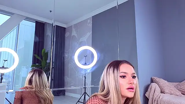 แชท XXX สดของ SpoilM3Mor3