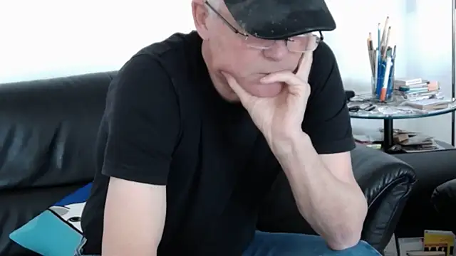 MrPondaro: διαδικτυακό σόου στην κάμερα