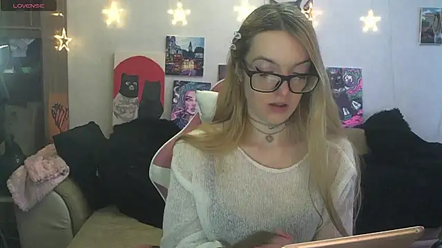 SecretSophia live XXX chat