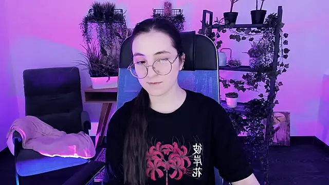 VirtuallVoyant live XXX chat