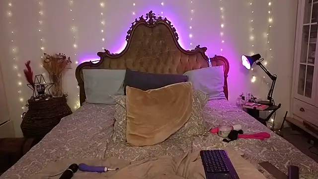 SilkenSin live XXX chat