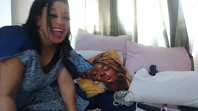 Foxybrownxx1のライブXXXチャット