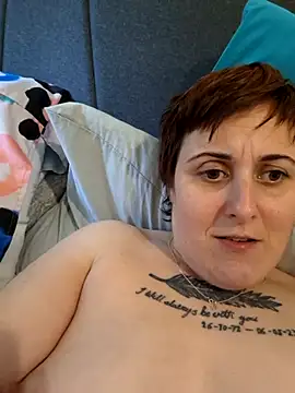 Tiara_XOX's Webcam Show