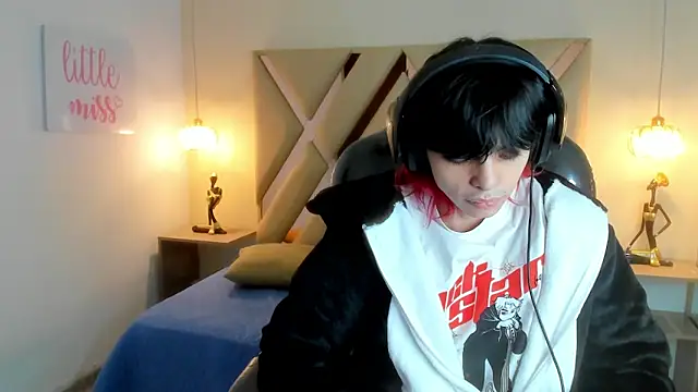 Sylasfrost: διαδικτυακό σόου στην κάμερα