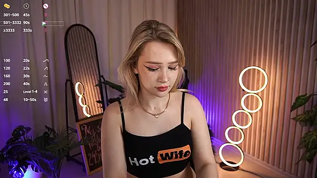 LauraWifeness Live XXX Chat