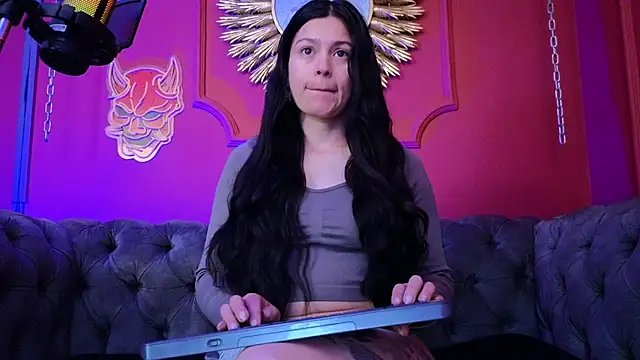 Julieta_Russell Live XXX-chat