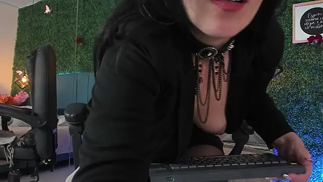 XXX chat uživo modela Linagh_