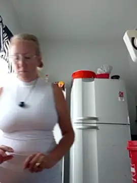 MILEIDE980のライブXXXチャット