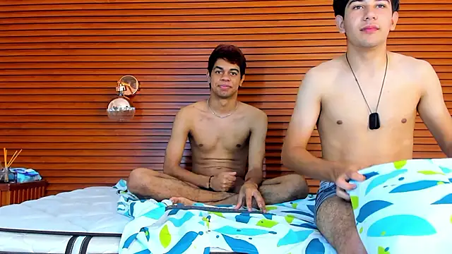 PeakkTwiins Webcam show