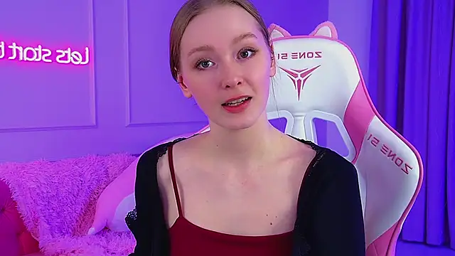 AgataFoxley Adlı Modelin Canlı XXX Sohbeti