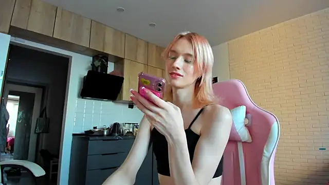 _Alice_Kitty Show in webcam