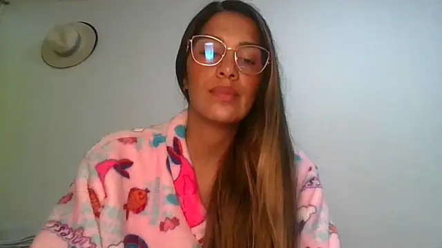 Онлайн чат XXX Juanabrunette7