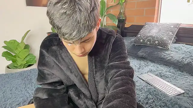 Andy_Belier23 Show in webcam