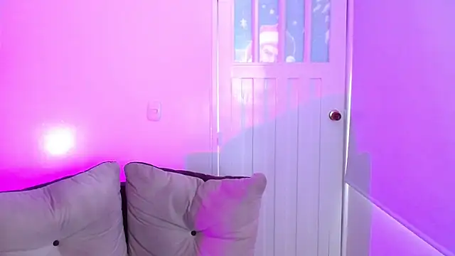 milfrousse Adlı Modelin Canlı XXX Sohbeti