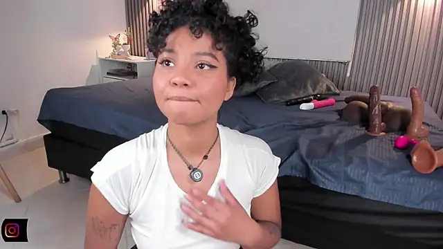 Chat XXX ao vivo de Zafiiraa