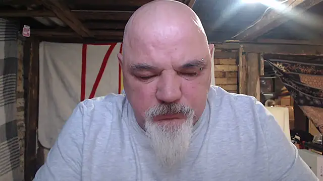 Newfiesausage1972 Show in webcam