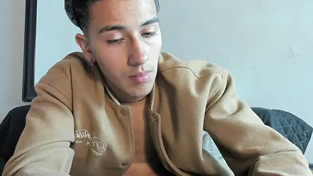 Andy_Joy_ Chat XXX live