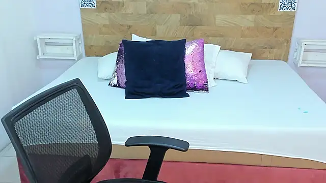 kylieBensoon webcam show