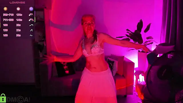 Carla_Vogue Chat XXX in diretta