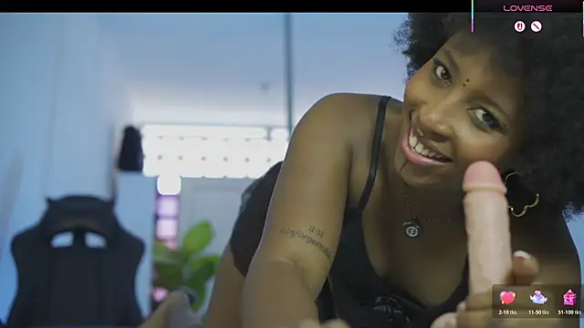 دردشة EmmaSanzz_ الجنسية المباشرة