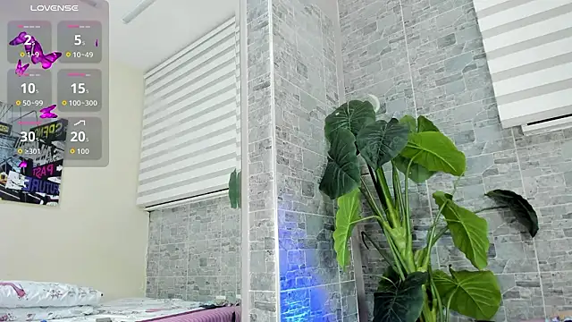 MiaCassel Chat XXX live