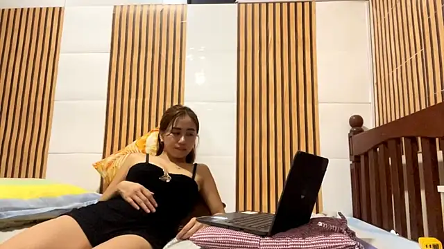 ShalondaRanaudo Pertunjukan Webcam