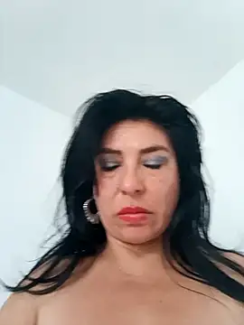 katysquirtdirty Chat XXX in diretta