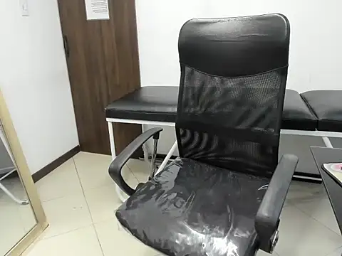 Chatroom XXX en direct de LeilaSmith_