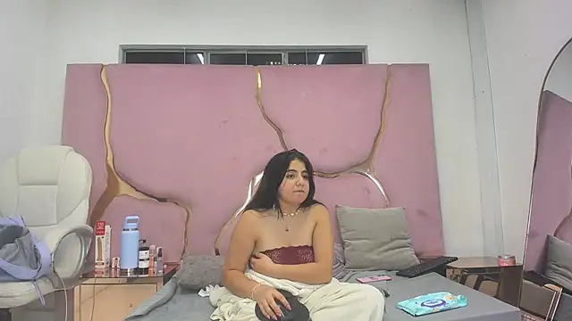 SweatedDelacroix Live XXX Chat