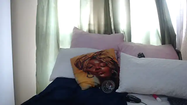 Foxybrownxx1 Adlı Modelin Canlı XXX Sohbeti