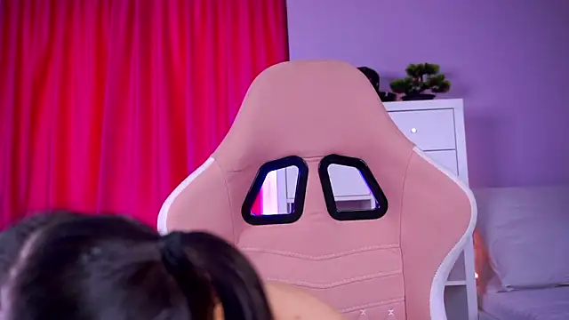 دردشة MistyReeds الجنسية المباشرة