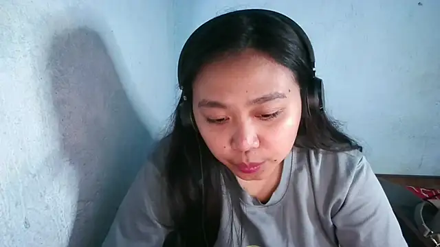 EmmalineBroner Live XXX Chat