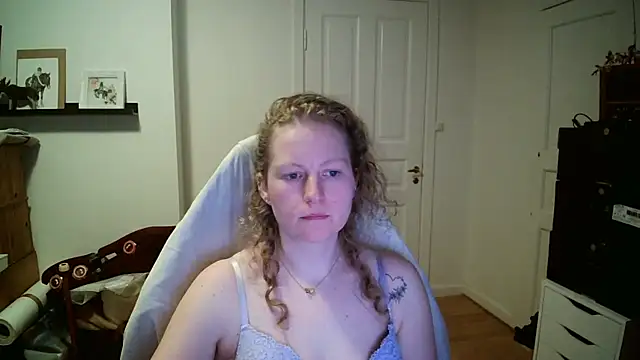 Girlnina-1995 live XXX chat