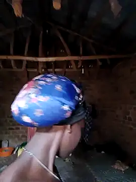 holygrail001 Adlı Modelin Web Kamerası Şovu