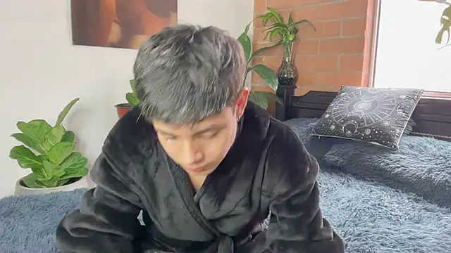 Andy_Belier23: διαδικτυακό σόου στην κάμερα